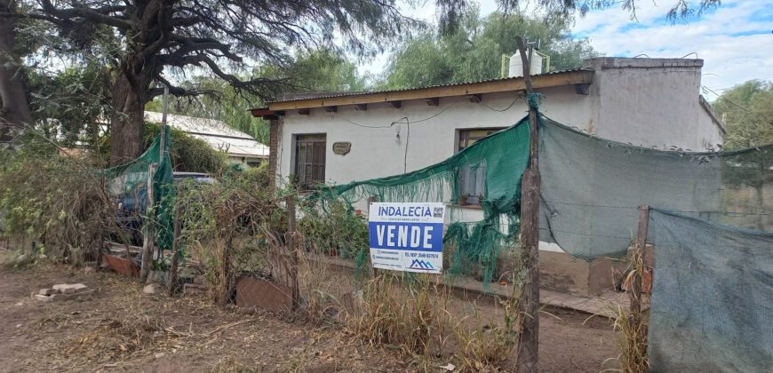 CASA DE DOS DORMITORIOS – LOTE EN ESQUINA – CENTRO
