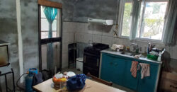 CASA DE DOS DORMITORIOS – LOTE EN ESQUINA – CENTRO
