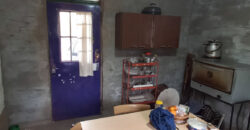 CASA DE DOS DORMITORIOS – LOTE EN ESQUINA – CENTRO
