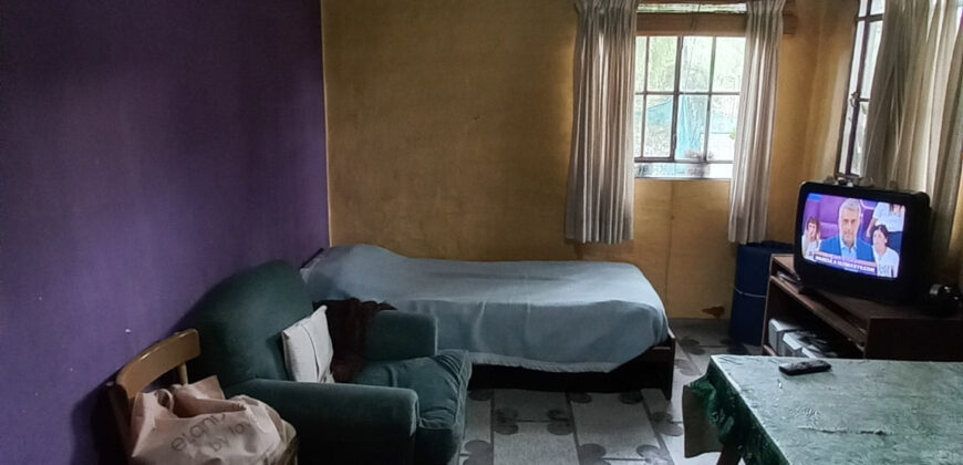 CASA DE DOS DORMITORIOS – LOTE EN ESQUINA – CENTRO