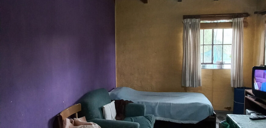 CASA DE DOS DORMITORIOS – LOTE EN ESQUINA – CENTRO