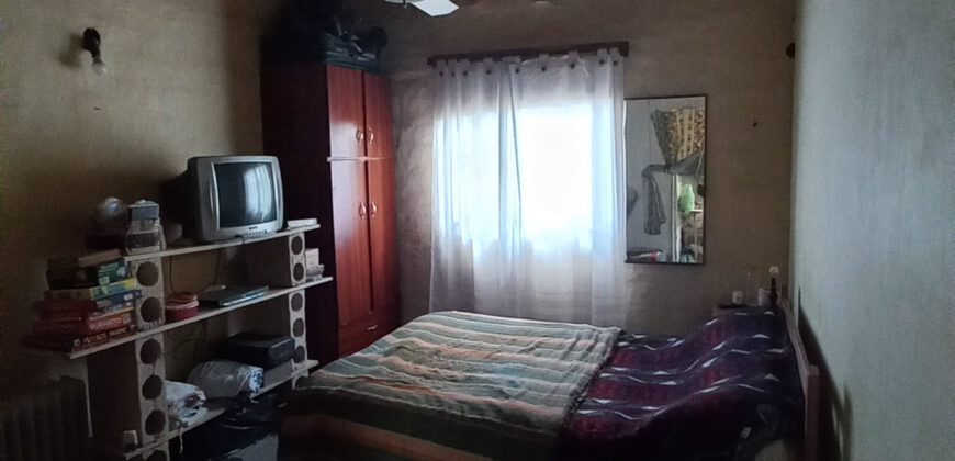CASA DE DOS DORMITORIOS – LOTE EN ESQUINA – CENTRO
