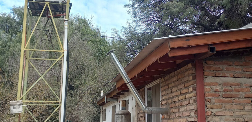 CASA DE DOS DORMITORIOS – LOTE EN ESQUINA – CENTRO