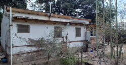 CASA DE DOS DORMITORIOS – LOTE EN ESQUINA – CENTRO