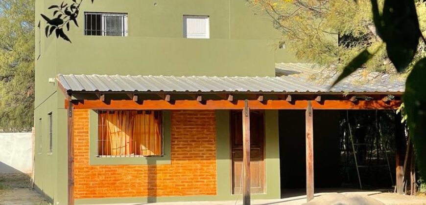 CASA A ESTRENAR CON TERRENO AMPLIO Y ACEQUIA- EXCELENTE UBICACION