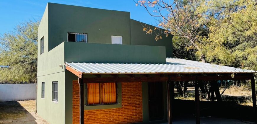 CASA A ESTRENAR CON TERRENO AMPLIO Y ACEQUIA- EXCELENTE UBICACION