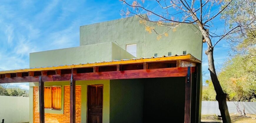 CASA A ESTRENAR CON TERRENO AMPLIO Y ACEQUIA- EXCELENTE UBICACION