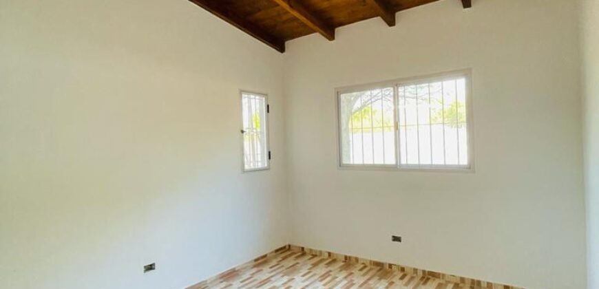 CASA A ESTRENAR CON TERRENO AMPLIO Y ACEQUIA- EXCELENTE UBICACION