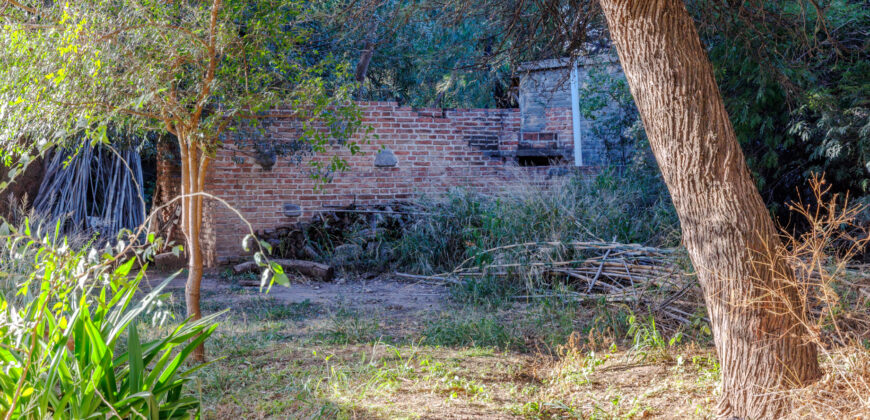 LOTE CON CONSTRUCCION A TERMINAR- PLENO CENTRO