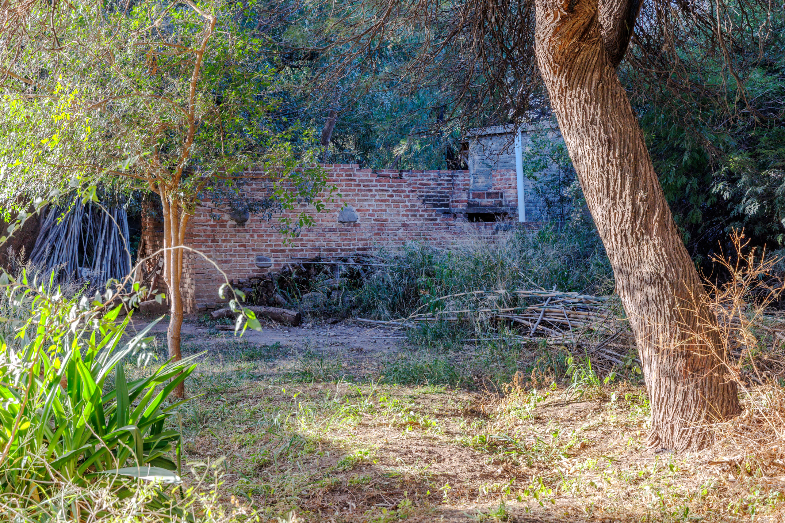 LOTE CON CONSTRUCCION A TERMINAR- PLENO CENTRO