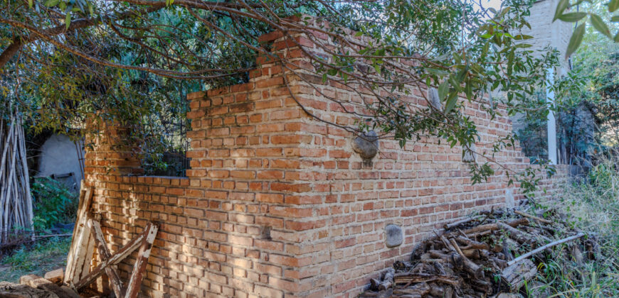 LOTE CON CONSTRUCCION A TERMINAR- PLENO CENTRO