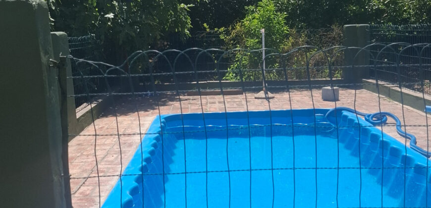 EXCELENTE PROPIEDAD CON AMPLIO TERRENO Y ACEQUIA