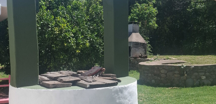 EXCELENTE PROPIEDAD CON AMPLIO TERRENO Y ACEQUIA