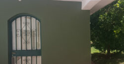 EXCELENTE PROPIEDAD CON AMPLIO TERRENO Y ACEQUIA