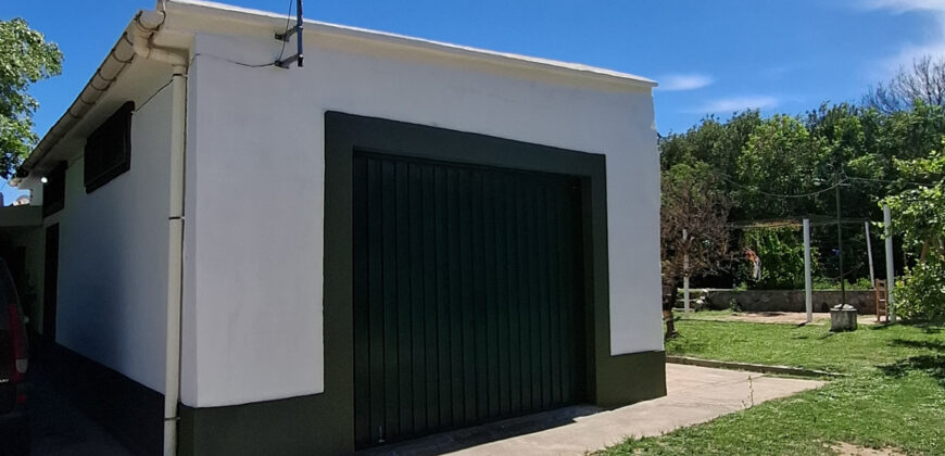 EXCELENTE PROPIEDAD CON AMPLIO TERRENO Y ACEQUIA