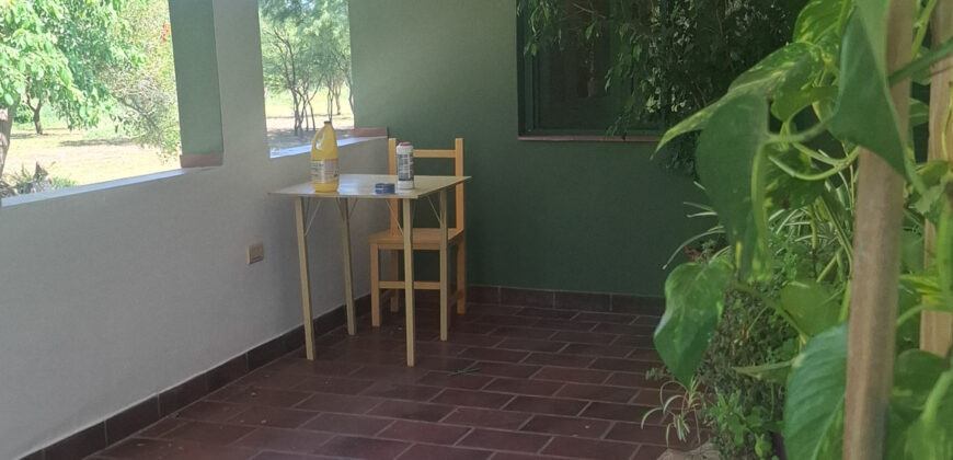 EXCELENTE PROPIEDAD CON AMPLIO TERRENO Y ACEQUIA