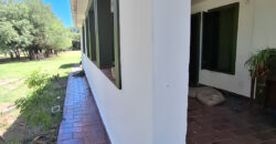 EXCELENTE PROPIEDAD CON AMPLIO TERRENO Y ACEQUIA