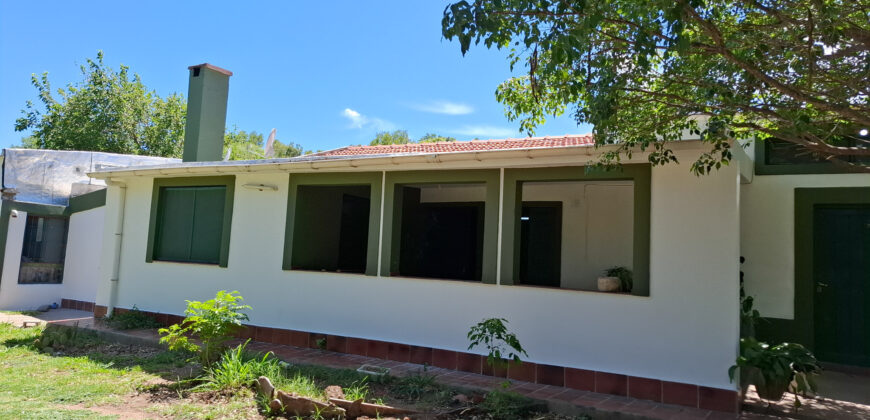 EXCELENTE PROPIEDAD CON AMPLIO TERRENO Y ACEQUIA