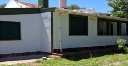 EXCELENTE PROPIEDAD CON AMPLIO TERRENO Y ACEQUIA