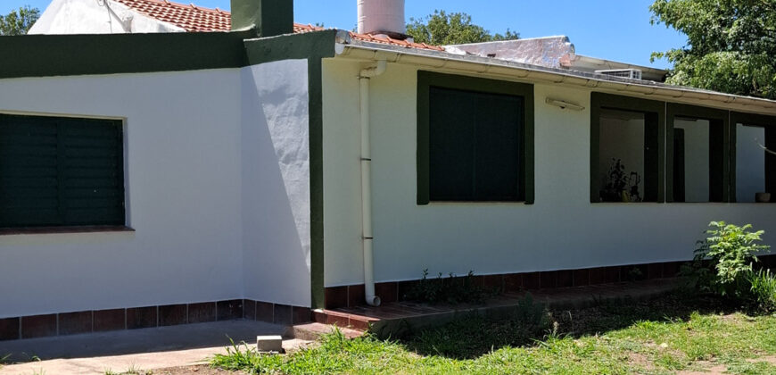 EXCELENTE PROPIEDAD CON AMPLIO TERRENO Y ACEQUIA