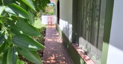 EXCELENTE PROPIEDAD CON AMPLIO TERRENO Y ACEQUIA