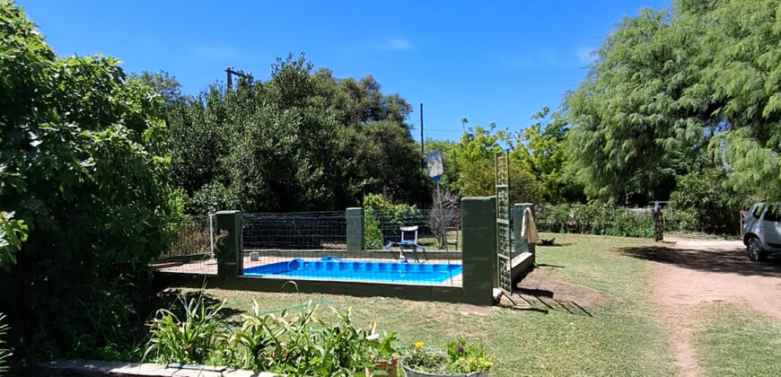 EXCELENTE PROPIEDAD CON AMPLIO TERRENO Y ACEQUIA