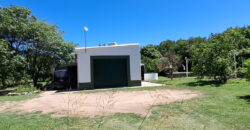 EXCELENTE PROPIEDAD CON AMPLIO TERRENO Y ACEQUIA