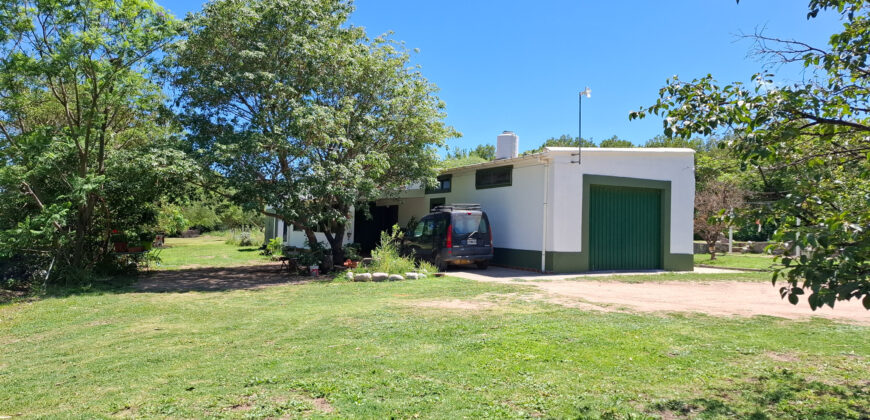 EXCELENTE PROPIEDAD CON AMPLIO TERRENO Y ACEQUIA
