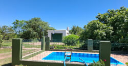 EXCELENTE PROPIEDAD CON AMPLIO TERRENO Y ACEQUIA