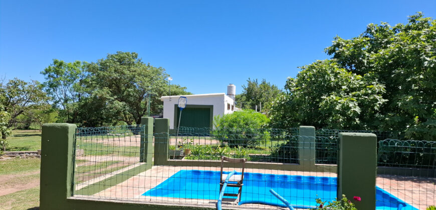 EXCELENTE PROPIEDAD CON AMPLIO TERRENO Y ACEQUIA