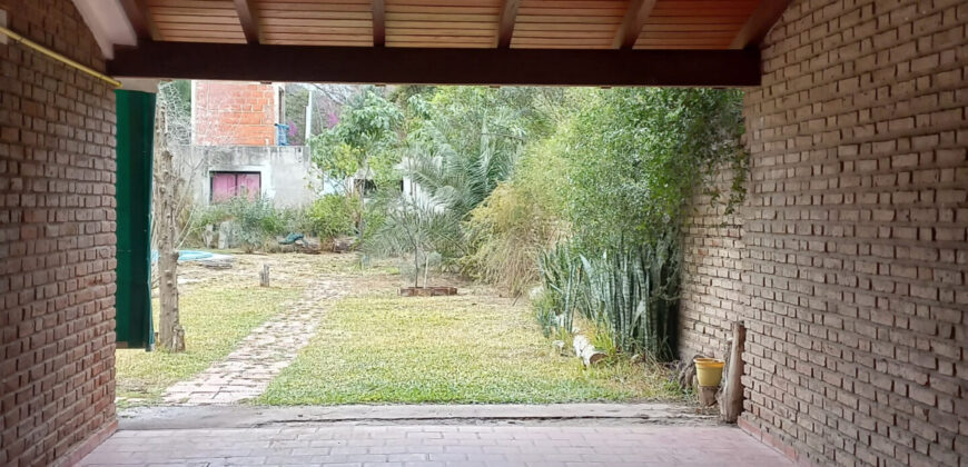 CASA A DOS CUADRAS DEL RIO- UN DORMITORIO