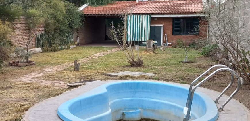 CASA A DOS CUADRAS DEL RIO- UN DORMITORIO