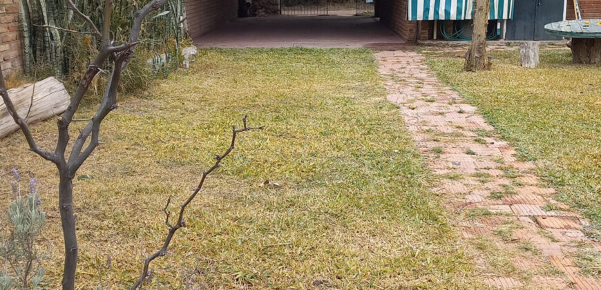 CASA A DOS CUADRAS DEL RIO- UN DORMITORIO