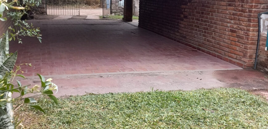 CASA A DOS CUADRAS DEL RIO- UN DORMITORIO