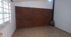 CASA A DOS CUADRAS DEL RIO- UN DORMITORIO