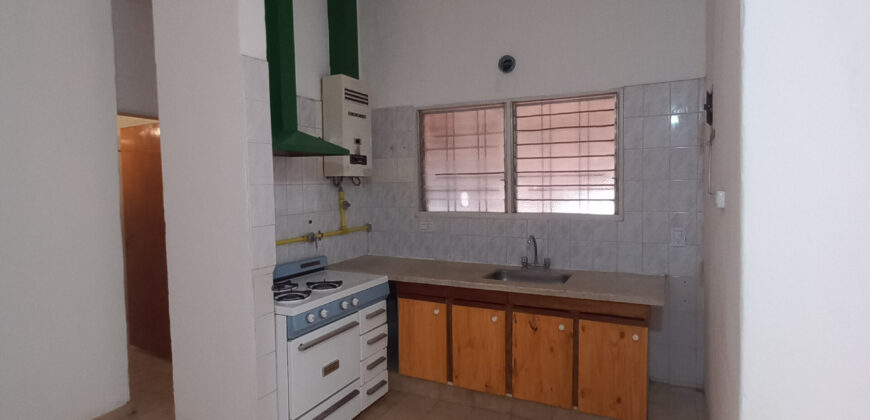 CASA A DOS CUADRAS DEL RIO- UN DORMITORIO