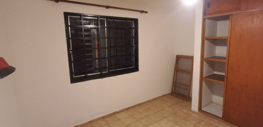 CASA A DOS CUADRAS DEL RIO- UN DORMITORIO
