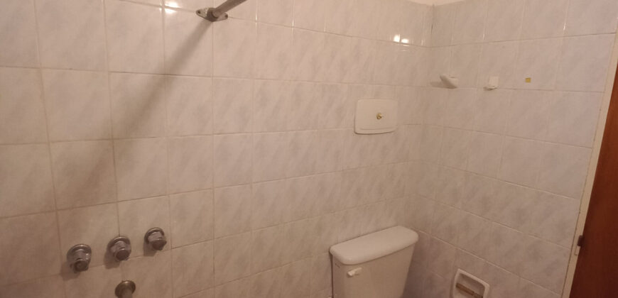 CASA A DOS CUADRAS DEL RIO- UN DORMITORIO