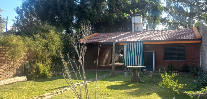 CASA A DOS CUADRAS DEL RIO- UN DORMITORIO