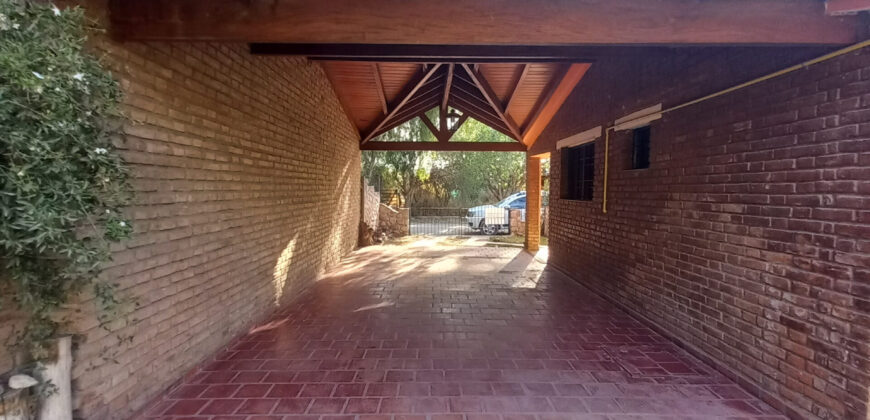 CASA A DOS CUADRAS DEL RIO- UN DORMITORIO