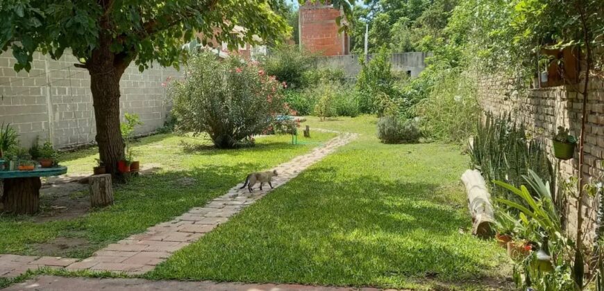 CASA A DOS CUADRAS DEL RIO- UN DORMITORIO