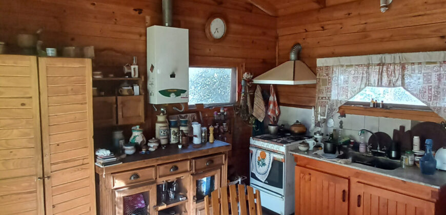 HERMOSO CHALET DE MADERA SOBRE AV CACIQUE TULIAN