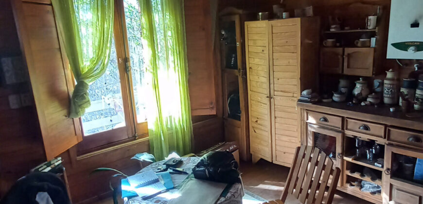 HERMOSO CHALET DE MADERA SOBRE AV CACIQUE TULIAN