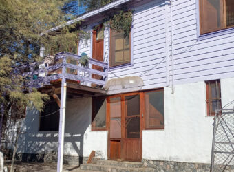 HERMOSO CHALET DE MADERA SOBRE AV CACIQUE TULIAN