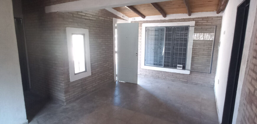 CASA DE DOS DORMITORIOS EN LOS SAUCES