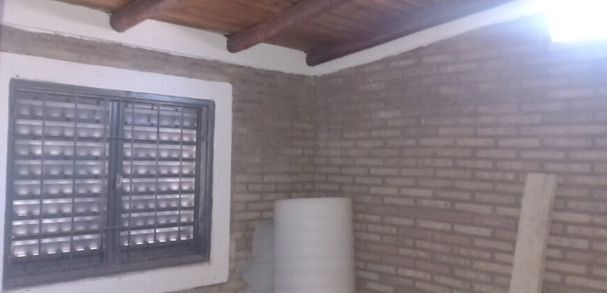 CASA DE DOS DORMITORIOS EN LOS SAUCES