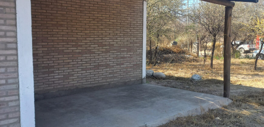 CASA DE DOS DORMITORIOS EN LOS SAUCES