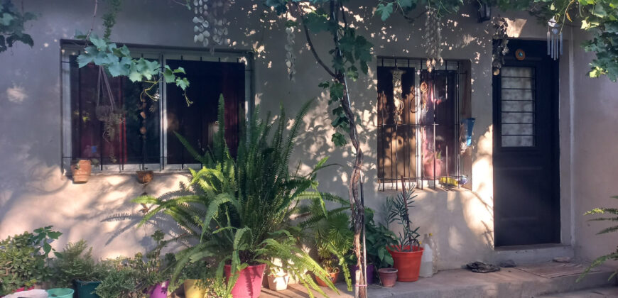 AMPLIA CASA+DOS DEPARTAMENTOS+DOS MONOAMBIENTES