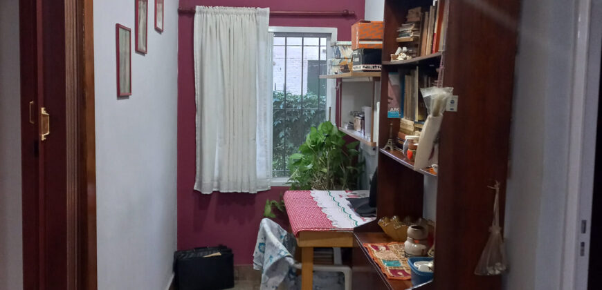 AMPLIA CASA+DOS DEPARTAMENTOS+DOS MONOAMBIENTES