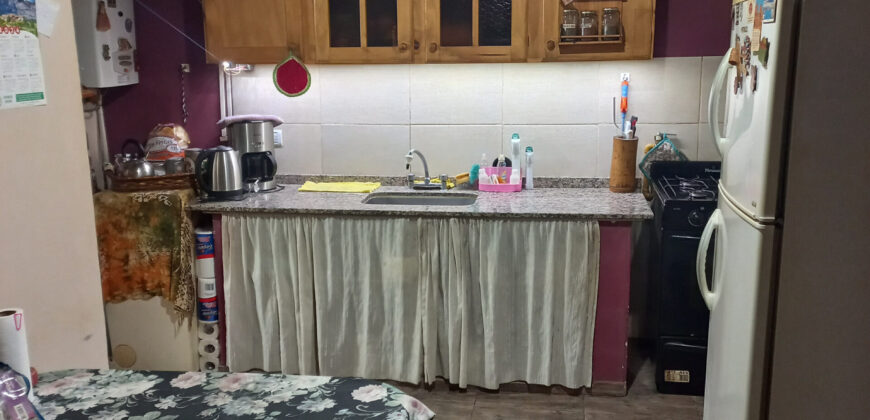 AMPLIA CASA+DOS DEPARTAMENTOS+DOS MONOAMBIENTES